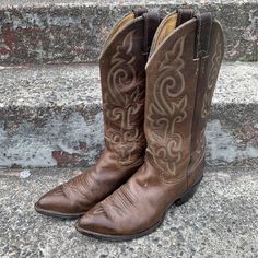 "These gorgeous leather boots are in great vintage condition! Made in the USA by Justin. Embroidered leather that is a lovely brown with tan stitching. Size 7 D in men's. Approximately 14\" tall" Luxury Vintage Men's Cowboy Boots, Cowboy Boots Aesthetic Men, Hand Tooled Brown Boots For Western-themed Events, Traditional Brown Boots For Western-themed Events, Brown Hand Tooled Boots For Western-themed Events, Traditional Hand-tooled Brown Boots, Vintage Hand Tooled Boots With Round Toe, Vintage Brown Snip Toe Boots, Vintage Hand-tooled Boots With Round Toe