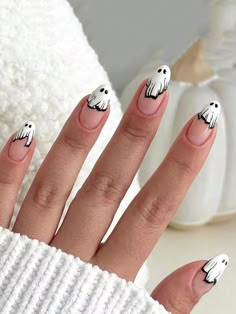 24 piezas para el trabajo y las fiestas diarias de mujeres y niñas, diseño de uñas de fantasma con forma de almendra para Halloween, con piezas con presión, incluye 1 gel y 1 lima de uñas, adecuado para el trabajo y las fiestas diarias de mujeres y niñas Multicolor      Uñas de Color   Nail,Hand & Foot Care, size features are:Bust: ,Length: ,Sleeve Length: Nail Art Halloween, Halloween Press On Nails, Halloween Acrylic Nails, Cute Halloween Nails, Nagel Tips, Nail Art Set, Halloween Nail Designs, Halloween Nail, Style Punk