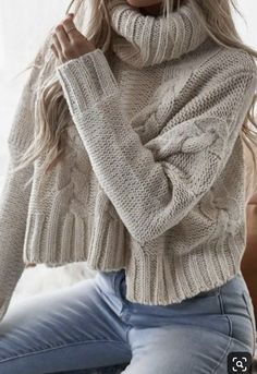 Sweater And Jeans Outfit, Sweater And Jeans, Crop Pullover, Oversized Turtleneck Sweater, Vogue Knitting, Cropped Knit Sweater, Oversized Turtleneck, Shirt Refashion, Outfit Jeans