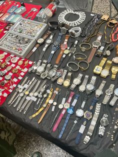 #fleamarketfinds #fleamarket #watches #thriftstorefinds Market Aesthetic, Crazy Day, Fall Lookbook, Thrift Store Finds, Vintage Market, Aura