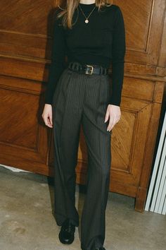 Black Pants High Waisted, Tailored Pants Outfit Aesthetic, Soft Autumn Work Outfits, Wool Pants Women, Suit Pants Outfit Women, High Waisted Trousers Outfit, Professor Outfits, Dress Pants Outfit, Pinstripe Pants Outfit