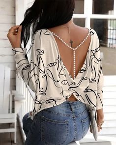 Olivia Mark - Twisted halter top with chain straps and abstract figure print Top With Chain, Lace Sleeve Top, Stylish Clothes For Women, Casual Chic Style, Urban Chic, Metropolis, Lace Sleeves, Olivia Mark, Fashion Tops