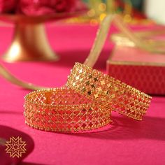 Unique Gold Jewelry Designs, Gold Bangles For Women, Gold Jewelry Outfits, Gold Bangle Set, Gold Bridal Jewellery, Gold Jewellry, Gold Bridal Jewellery Sets, Gold Jewelry Stores