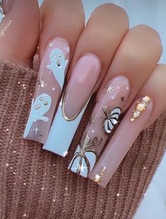 Cute Spooky Nails Acrylic Coffin, Outgoing Nail Designs, White And Gold Halloween Nails, Spooky Season Nails Stilleto, Fall Nail Designs Coffin Short, Toenail Art Designs Halloween, Halloween Style Nails, Wednesday Themed Nails, Edgy Fall Nails Acrylic