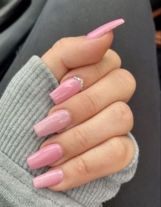 Ongles Rose Pastel, Pink Sparkly Nails, Sweet 16 Nails, Unghie Sfumate, Pink Glitter Nails, Light Pink Nails, Dots Nails, Rose Nails, Pink Nail