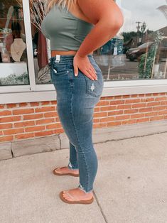 Judy Blue Jeans Outfit, Jeans And Bodysuit, Winter Dream, Western Fits, Blue Jean Outfits, Plus Size Fall Outfit, Flattering Jeans, Judy Blue Jeans, Jeans Outfit