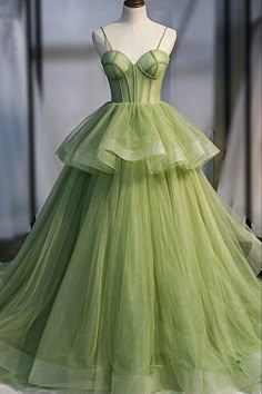 Ruffle Prom Dress, Party Wear Gown, Green Prom, Princess Ball Gowns, Fairytale Dress, Prom Outfits, Ball Gowns Prom, Quince Dresses, Prom Dresses Ball Gown