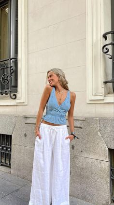 Summer Outfits T Shirt, Cool Girl Vacation Outfits, Outfit For Spain, Changing Style Clothing Tips, East Coast Spring Outfits, Summer Ootd 2023, Travel Abroad Outfits, Blanco By Nature Clothing, Spanish Vacation Outfits