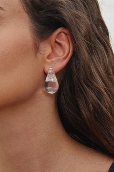 Elevate your accessory game with the Teardrop Stud Earrings. Their sleek, teardrop shape adds a touch of sophistication, making them the perfect finishing touch for any outfit. Product code: CAC01A4G004CC Features:  Material: 100%RESIN. Trendy Teardrop Earrings For Party, Modern Teardrop Drop Earrings For Everyday, Minimalist Long Drop Teardrop Earrings, Chic Teardrop Drop Earrings For Pierced Ears, Single Teardrop Earring For Party, Trendy Pearl Drop Teardrop Earrings, Trendy Teardrop Pearl Drop Earrings, Modern Teardrop Earrings, Minimalist Single Teardrop Earring