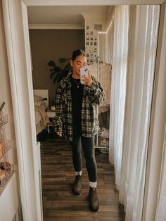 Winter Outfits Blundstone, Comfy Blundstone Outfit, Blundstone And Leggings Outfit, Casual Blundstone Outfit, Blundstones And Leggings Outfit, Leggings Blundstone Outfit