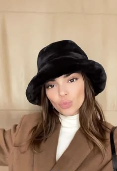 Kendall Jenner Bucket Hat, Black Fur Bucket Hat, Puffy Hat Outfit, Black Fuzzy Bucket Hat Outfit, Black Fur Bucket Hat Outfit, Fuzzy Bucket Hat Outfit Winter, Black Bucket Hat Outfit Winter, House Of Sunny Cardigan Outfit, Womens Bucket Hat Outfit