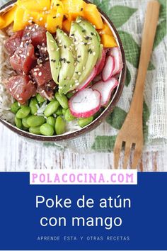 poke de atun con mango in a bowl