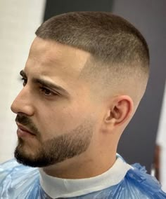 Skinfade Buzzcut Men, Capcut Haircut, 2023 Short Hair Styles Men, Very Short Hair Men Fade, Skinfade Haircut Men, Buzz Cut Men, Men Short Hair Fade, Buzz Cut With Beard