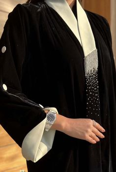 Syari Dress, Black Abaya Designs, Abaya Designs Latest, Abaya Fashion Dubai, Blouse Casual Fashion, Muslim Fashion Hijab Outfits, Mode Abaya, Fashion Drawing Dresses, Dress Sleeve Styles