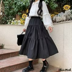 Olivia Mark - Artistic Long Dress with High Waistline and Flowing Fabric Japanese Street Fashion Long Skirt, Outfits To Look Shorter, Cute Outfits Maxi Skirt, Skirts Long Aesthetic, Outfit Ideas For Long Skirts, Korean Skirts Outfit, Long Skirt Japanese Style, Black Long Skirt Outfit Ideas, Pleated Skirt Outfit Long