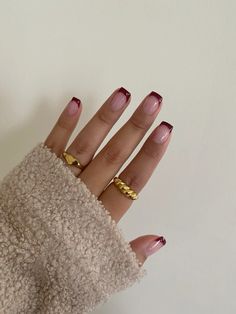 #fallnails #nailidea #nailsinspo #fallvibes #fallseason #frenchtipnails #burgundynails Nail Inspo Acrylic Autumn, Autumn Nails Ideas Square, Shirt Square Nails Design, Fall Gel Nails Ideas French Tip, Square Nail Inspo Fall, Short Cute Nails Fall, Cute Christmas Themed Nails, Halloween Simple Nails Short, Fall Themed French Tip Nails