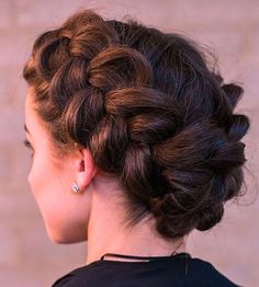 Find out how to master the art of the halo hairstyle and transform your hair into a beautiful and elegant statement. Star Wars Hair, Dutch Braid Updo, Double Dutch Braid, Diy Wedding Hair, Double Dutch, Hair Blog, Dutch Braid