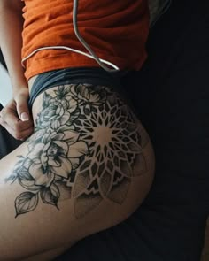 a woman's thigh with flowers on it