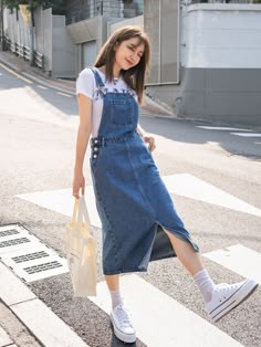 Denim Dress Outfit, Dungaree Dress, Preppy Dresses, Modest Dresses Casual, Cute Dress Outfits, Casual Day Outfits, Designer Dresses Casual, Easy Trendy Outfits, Style Preppy