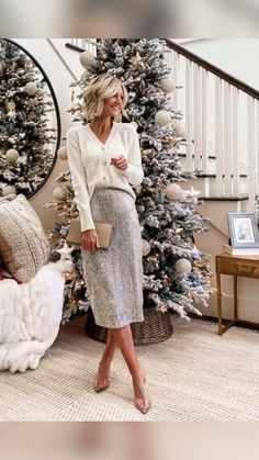 These Christmas Party Ideas Outfits will make sure you’re the best-dressed at every holiday event! Go bold with a Christmas Outfit Red And White or keep it elegant with a Christmas Fancy Outfit. Whether it’s a Christmas Tea Party Outfit or a festive gathering at school, these looks are guaranteed to impress. Want something cozy yet stylish? Try Cozy Christmas Outfits For Women or keep it chic with a Christmas Chic Outfit for a polished holiday vibe. 🧥👗 #HolidayStyle #ChristmasOutfits Christmas Day Outfit, Christmas Outfits Women, בר מצווה, Christmas Party Outfits, Looks Party, Romantic Outfit, Eve Outfit