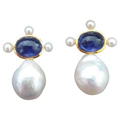 These elegant and handmade earrings have 2 Oval Blue Sapphire cabs measuring 8 x 10 mm set in a 14 Kt yellow gold bezel with 3 small round pearls of 4mm on 3 sides at the top to which are suspended 2 very good luster White Pear Shape Baroque Pearls measuring 14x16 mm and weighing 45 carats. In 1978 our workshop started in Italy to make simple-chic Art Deco style jewellery, completely handmade and using the typical gemstones of that period (1920-1930 circa) : genuine Jades, Turquoise , Coral, Lap Vintage Stud Earrings, Rings Luxury, Blue Period, Pearls Earrings, Baroque Pearl Earrings, Chic Art, Simple Chic, Estilo Art Deco, Earrings Stud