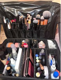 My Freelance Makeup Artist Kit (2024) - Real Beauty School Makeup Artist Room, Freelance Makeup Artist Kit, Waterproof Foundation, Makeup Artist Kit, Freelance Makeup Artist, Beautiful Photoshoot Ideas, Makeup Train Case, School Makeup, Makeup Tutorial For Beginners