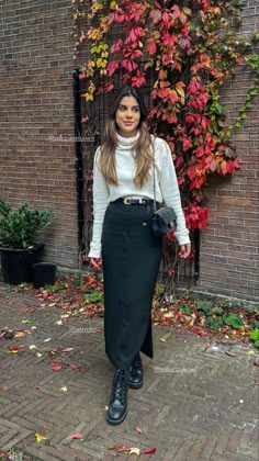 Midi Skirt Outfit Winter, New York Outfits, Date Night Outfits, Urban Sophistication, Ribbed Sweater Dress, Business Casual Outfits For Work, Elegante Casual, Find Your Style, Business Casual Outfits