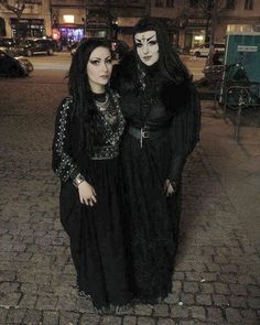 Instagram Traditional Goth, Modern Goth, Gothic Culture, Goth Subculture, She Walks In Beauty, Gothic Looks, Victorian Goth, Goth Women, Gothic Horror