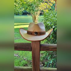 Like New Awesome Looking Charlie 1 Horse Custom Design Unisex Cowboy Hat Charlie Horse, Horse Custom, Horse Accessories, Cowboy Hat, Cowboy Hats, New Color, Cowboy, Like New, Custom Design