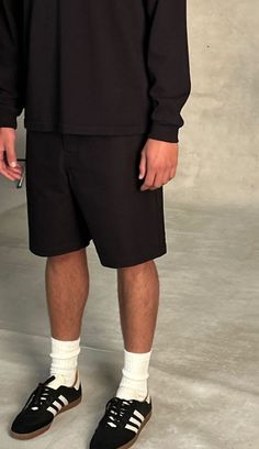 Black Tshirt Outfit, Minimalist Clothing, 2020 Style, Classy Clothes, White Chicks, Tshirt Outfit, Spring Outfits Men, 2024 Style, Summer Fits