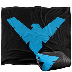 a black and blue blanket with an arrow on it