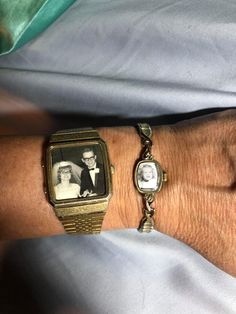 Crafts With Old Watches, Dad Gift Ideas Diy, Upcycle Jewelry Ideas, Old Jewelry Repurposed, Thrifted Gift Ideas, Upcycle Accessories, Watch On Wrist, James Potter Aesthetic, Upcycling Jewelry