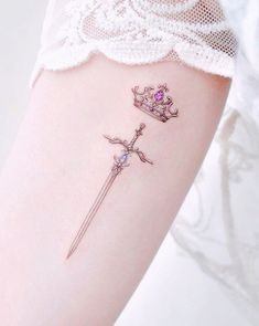 Feminine Crown Tattoo, Tatoo Crown, Feminine Dagger Tattoo, Tato Phoenix, Miniature Tattoos, Crown Tattoos For Women, Queen Crown Tattoo, Ethereal Tattoos, Crown Tattoos