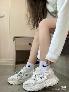 Gucci Shoes Sneakers Outfit, Shoes Sneakers Cheap, Mens Fashion Shoes Sneakers, Shoes For Men Nike, White Gucci Shoes, Cool Shoes For Men, Girls Shoes Teenage, Sneakers Outfit Men, Gucci Shoes Sneakers