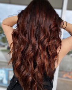 Dark Red Hair Styles, Scarlett Hair, Red Hair Styles, Spring Hair Color Trends, Red Balayage Hair, Dark Auburn Hair, Auburn Balayage, Dark Red Hair