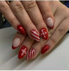 Red Christmas Nails, Christmas Gel Nails, Pretty Gel Nails, Christmas Nails Acrylic, Oval Nails, Christmas Nail Designs, Christmas Nail