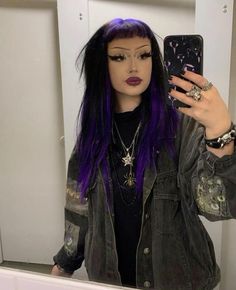 Alt Grunge Hairstyles, Alt Colored Hair, Purple Goth Hair, Goth Hair Dye, Alt Hair Colors, Goth Hair Color Ideas, Codes For Hair, Purple Hair Aesthetic, Alternative Hair Color