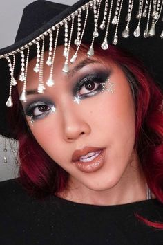 disco cowgirl makeup Wild West Makeup, Western Makeup Looks Country, Cowgirl Makeup, Cowgirl Halloween Costumes, Western Goth, Classy Country, Cowgirl Halloween, Show Makeup