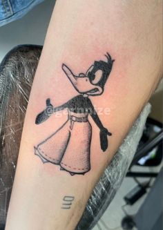 tatuagem tattoo patolino usando calça de shopping Delicate Tattoos For Women, Elements Tattoo, Girly Tattoos, Dog Tattoo, Old School Tattoo, Minimal Tattoo, Blackwork Tattoo, Couple Tattoos