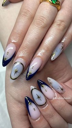 Dark Blue Cat Eye Nails, Blue Cat Eye Nails Design, Gold And Navy Nails, Blue Cateye Nails, Navy Nail Ideas, Blue Navy Nails, Navy Blue And Gold Nails, Moon And Stars Nails, Blue And Gold Nails