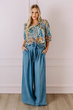 Relaxed Fit Bottoms With Tie Waist For Spring, Casual Belted Bottoms In Denim Blue, Casual Denim Blue Belted Bottoms, Casual Denim Bottoms With Tie Waist, Casual Belted Jeans For Summer, Chic Light Wash Bottoms With Elastic Waistband, Spring Denim Blue Wide Leg Pants With Elastic Waistband, Spring Denim Blue Pants With Elastic Waistband, Chic Belted Denim Blue Bottoms