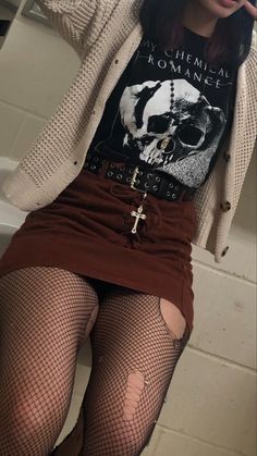 Cottagecore Goth Outfits, Female Grunge Outfits, Alt Fashion Winter, Emo Nite Outfit, Goth Western Style, Cute Alt Outfits, Metalcore Outfit, Alt Grunge Aesthetic, Cute Punk Outfits