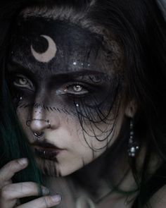 25 Enchanting Witch Makeup Ideas for a Spooky Look Ethereal Witch Aesthetic, Witch Face Painting, Dark Goddess Aesthetic, Dark Witch Art, Dark Witch Makeup, Pagan Makeup, Witch Makeup Ideas, Scary Witch Makeup, Dark Fairy Makeup