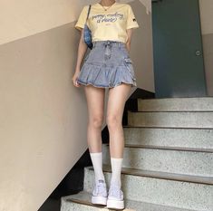 Cute Mini Skirt Outfits, Skirt Outfits Korean, Moda China, Rok Mini, Outfits Petite, Denim Overall Dress, Miniskirt Outfits, Casual Day Outfits, Korean Girl Fashion