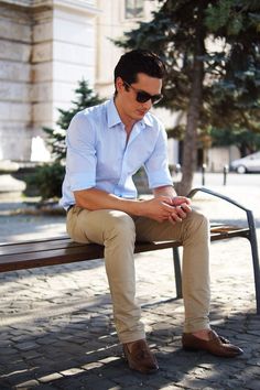 Mens fashion, style, suits, gentlemen @ http://the-suit-man.tumblr.com/ Sleek Dresses, Style College, Professional Work Outfit, Mens Summer Outfits, Blue Long Sleeve Shirt, Warm Weather Outfits, Dinner Outfits, Tassel Loafers, Khaki Chinos