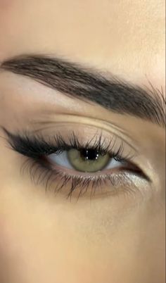 Makeup look Siren Eyeliner, Eyeliner Simple, Siren Eyes Makeup, Mermaid Eye Makeup, Siren Eye, Perfect Eye Makeup, Make Up Inspiration, Makeup For Hazel Eyes