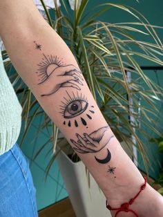 Tatuagem
Mau Olhado
Olho
Mãos
Proteção Minimalistic Tattoo Ideas, Minimalistic Tattoo, Chakra Tattoo, Basic Tattoos, Panda Tattoo, Medusa Tattoo, Spiritual Tattoos, Cool Small Tattoos, Minimalist Tattoos