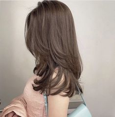 Haircut Selfie, Photo Hijab, Haircuts For Medium Length Hair, Brown Hair Inspo, Hair Inspiration Long, Layered Haircuts For Medium Hair, Cute Hairstyle, Hijab Girl