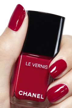 LE VERNIS Longwear Nail Colour 528 - ROUGE PUISSANT | CHANEL Pink Nail Colors, Chanel Nail Polish, Unghie Sfumate, Fun Nail Colors, Nail Colour, Red Nail Polish, Pink Nail Polish, Red Nail