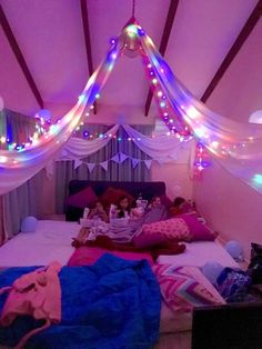 Slumber party Overnight Party Ideas, Getting Highlights, Slumber Party Decorations, Girls Sleepover Party, Sleepover Room, Birthday Sleepover Ideas, Slumber Party Birthday, Girls Slumber Party, Animals Quotes